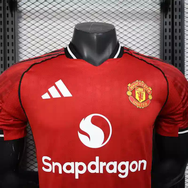 Buy Manchester United Home 2025-26 player version jersey - Image 4