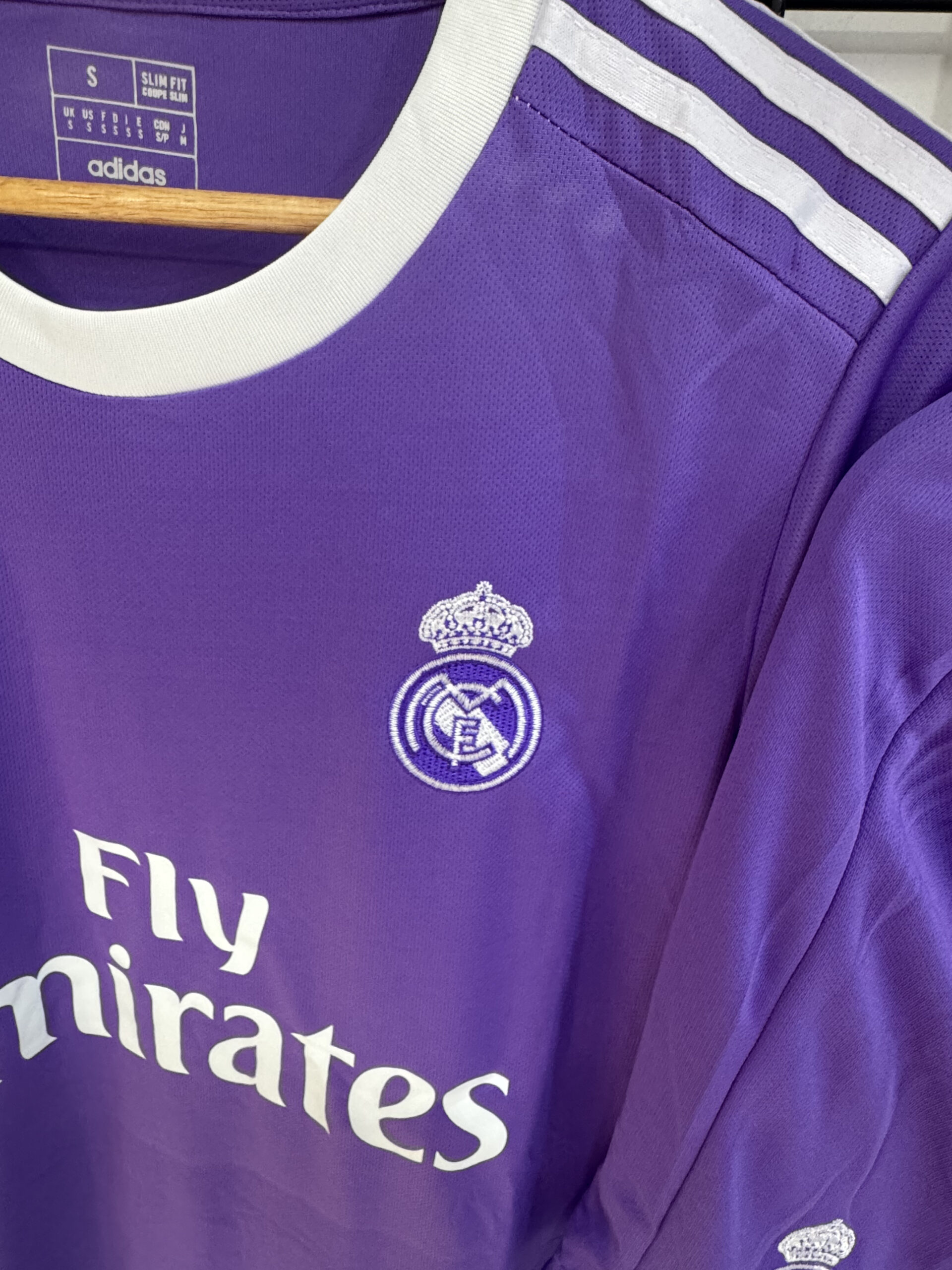 Real Madrid Away 16-17 away with shorts - Image 5