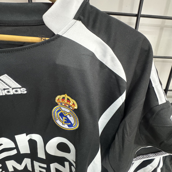Real Madrid Away 2006-07 Retro Set - Image 5