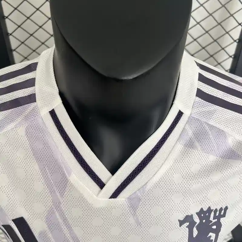 Buy Manchester United Away 2025-26 player version jersey - Image 5