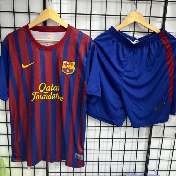 Barcelona Retro Football Kit 2017 18