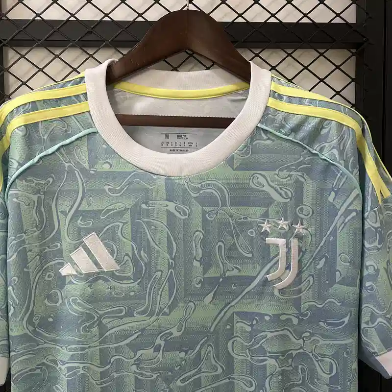 Buy Juventus Away 2025-26 jersey Customizable - Image 4