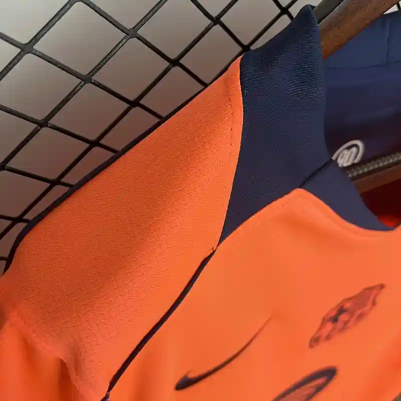Buy Barcelona Third 2025-26 jersey - Image 2