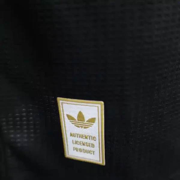 Alternative view of Buy Liverpool Goalkeeper Jersey 2025-26 Player Version