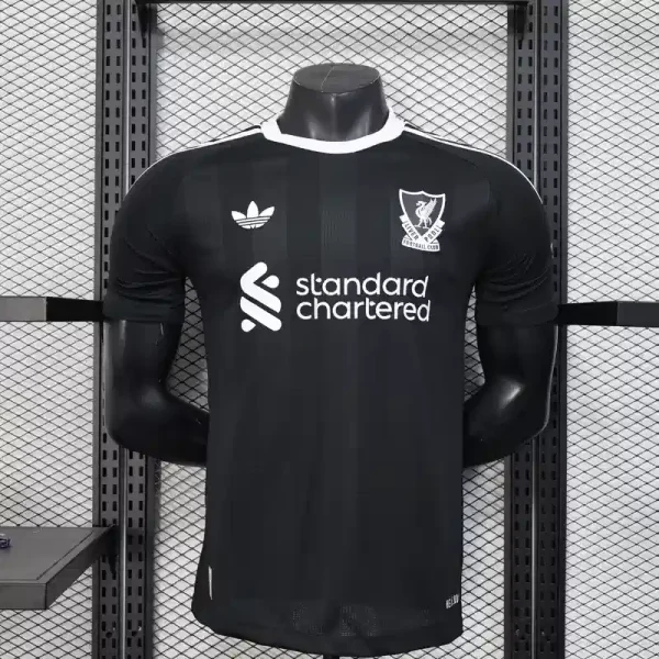 Liverpool-Goalkeeper-2025-26-Player-version-jersey