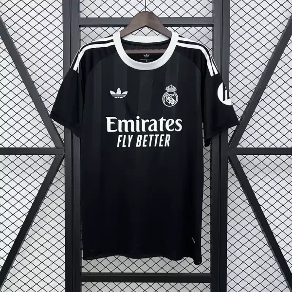 Real-madrid-Goalkeeper-2025-2026-jersey-4